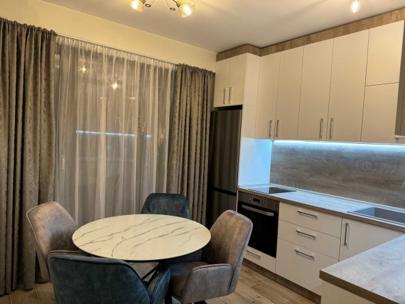 Дава се под наем Двустаен апартамент в к.к. Св.Св. Константин и Елена - 55 кв.м за 600 € - Снимка #1