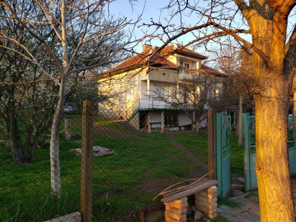 Къща в с. Гложене, Област Враца - 200 кв.м за 204 €/кв.м - Снимка #1