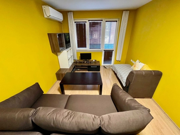 Дава се под наем Двустаен апартамент в Варна, Център - 65 кв.м за 433.5 € - Снимка #1