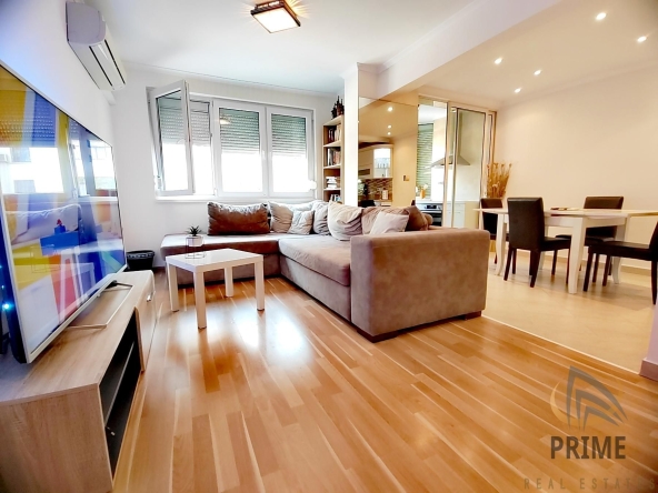 Дава се под наем Тристаен апартамент в Бургас, Възраждане - 105 кв.м за 688.5 € - Снимка #1