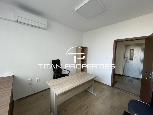 Дава се под наем Офис в Бургас, Център - 14 кв.м за 204 € - Снимка #1