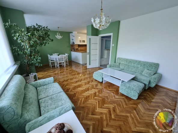 Дава се под наем Тристаен апартамент в Бургас, Славейков - 96 кв.м за 688.5 € - Снимка #1