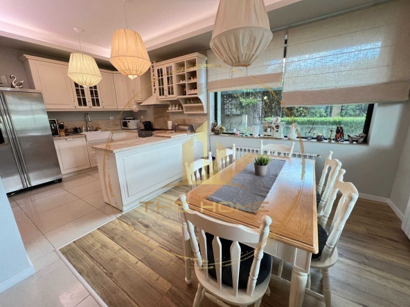 Дава се под наем Къща в Варна, Изгрев - 220 кв.м за 1700 € - Снимка #1