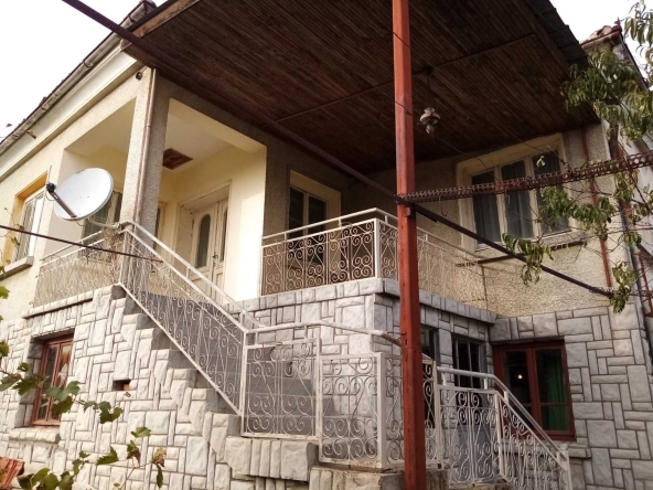 Къща в с. Маломир, Област Ямбол - 140 кв.м за 250 €/кв.м - Снимка #1