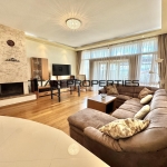 Къща в Бургас, Долно Езерово - 310 кв.м за 2033 €/кв.м - Снимка #1