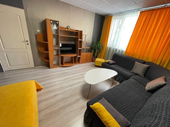 Дава се под наем Двустаен апартамент в Пловдив, Гагарин - 70 кв.м за 425 € - Снимка #1