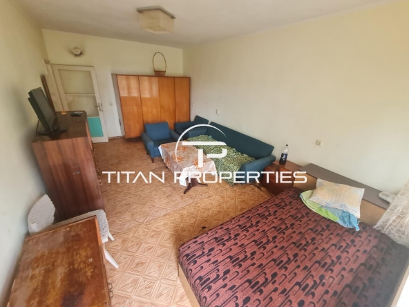 Дава се под наем Тристаен апартамент в Бургас, Лазур - 80 кв.м за 255 € - Снимка #1