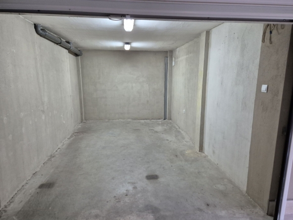 Дава се под наем Гараж / Паркомясто в Пловдив, Каменица 2 - 17 кв.м за 112.2 € - Снимка #1