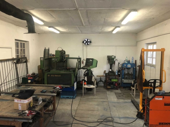 Дава се под наем Промишлена сграда в с. Куртово Конаре, Област Пловдив - 80 кв.м за 204 € - Снимка #1