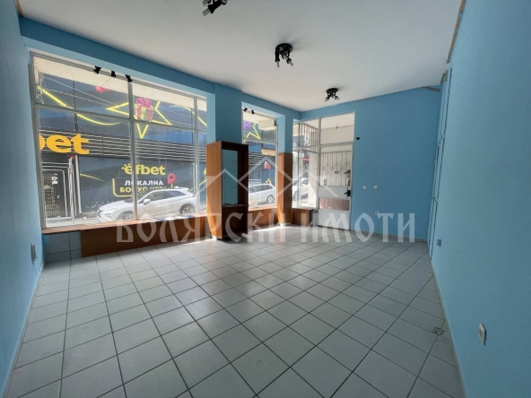 Дава се под наем Магазин в Велико Търново, Център - 32 кв.м за 484.5 € - Снимка #1