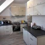 Дава се под наем Тристаен апартамент в Варна, Лятно кино Тракия - 111 кв.м за 800 € - Снимка #1