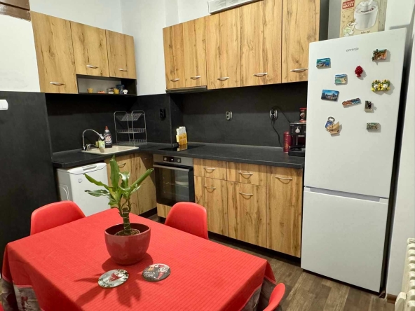 Дава се под наем Тристаен апартамент в София, Център - 100 кв.м за 714 € - Снимка #1