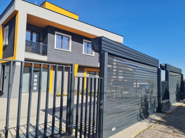 Къща в София, Студентски град - 367 кв.м за 1227 €/кв.м - Снимка #1