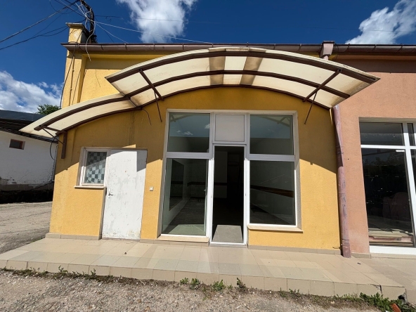 Дава се под наем Магазин в Вършец - 30 кв.м за 255 € - Снимка #1