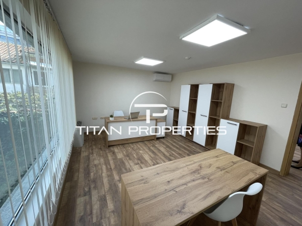 Дава се под наем Офис в Бургас, Център - 55 кв.м за 255 € - Снимка #1