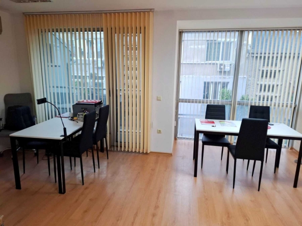 Дава се под наем Офис в Варна, Център - 37 кв.м за 350 € - Снимка #1