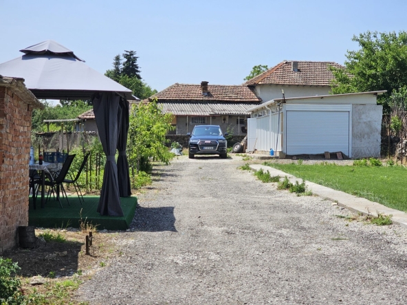 Къща в Павликени - 1080 кв.м за 25 €/кв.м - Снимка #1