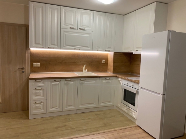 Дава се под наем Тристаен апартамент в Благоевград, Идеален център - 74 кв.м за 357 € - Снимка #1