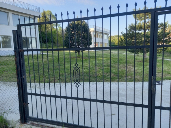 Къща в Варна, Аспарухово - 385 кв.м за 1556 €/кв.м - Снимка #1