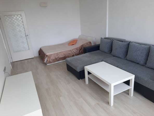 Дава се под наем Двустаен апартамент в Ямбол, Център - 55 кв.м за 229.5 € - Снимка #1