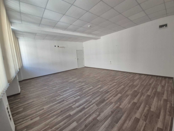 Дава се под наем Офис в Пловдив, Южен - 44 кв.м за 360 € - Снимка #1