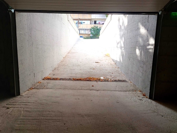 Дава се под наем Гараж / Паркомясто в Варна, Младост 1 - 13 кв.м за 79.05 € - Снимка #1