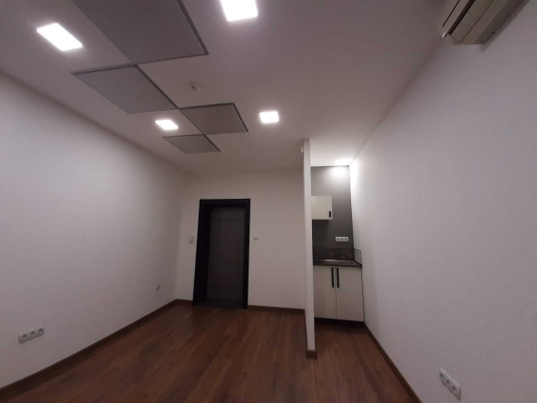 Дава се под наем Офис в Варна, Окръжна болница - 17 кв.м за 255 € - Снимка #1