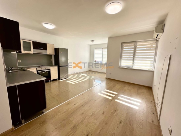 Дава се под наем Офис в Варна, Лятно кино Тракия - 111 кв.м за 484.5 € - Снимка #1