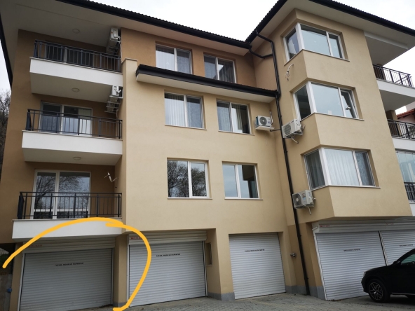 Дава се под наем Гараж / Паркомясто в Асеновград - 20 кв.м за 81.6 € - Снимка #1