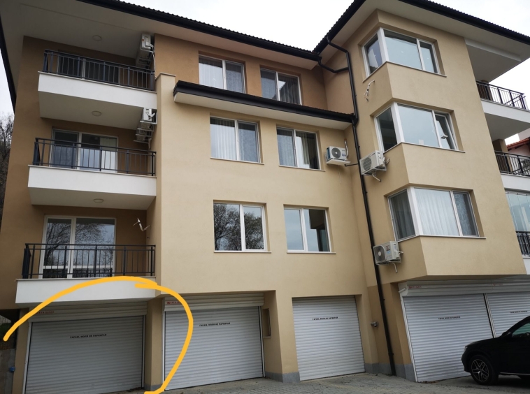 Дава се под наем Гараж / Паркомясто в Асеновград - 20 кв.м за 81.6 € - Снимка #1