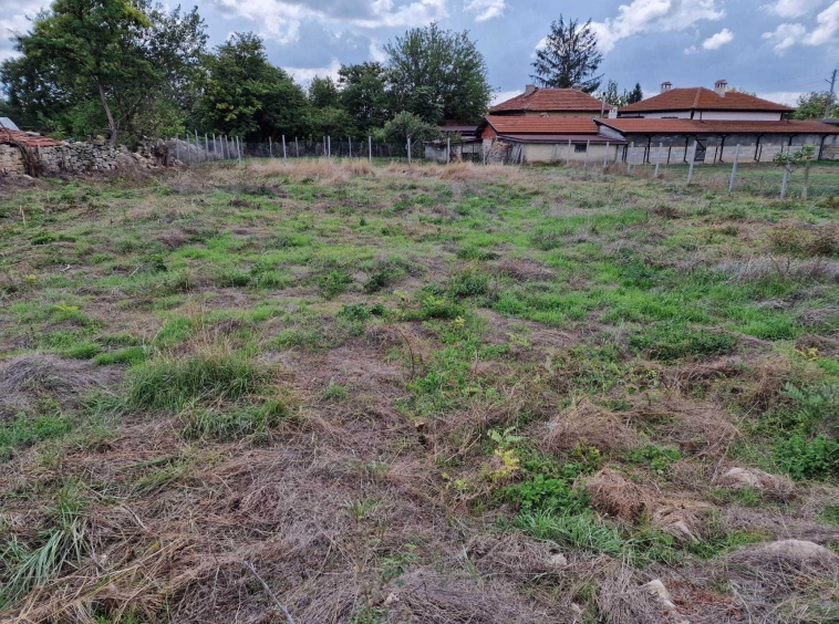 Парцел в с. Ветрино, Област Варна - 814 кв.м за 35 €/кв.м - Снимка #1