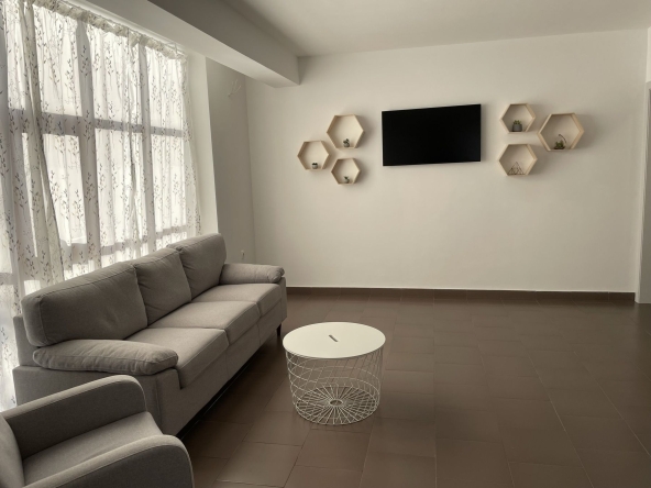 Дава се под наем Двустаен апартамент в Пловдив, Сточна гара - 80 кв.м за 600 € - Снимка #1