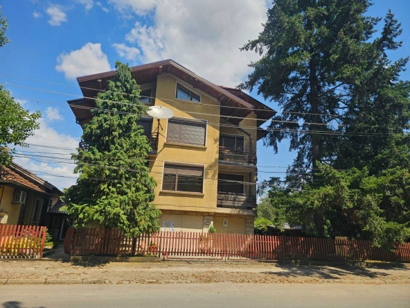 Етаж от къща в Ботевград - 111 кв.м за 1622 €/кв.м - Снимка #1