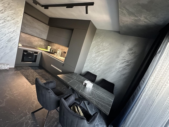 Двустаен апартамент в Пловдив, Център - 98 кв.м за 1904 €/кв.м - Снимка #1