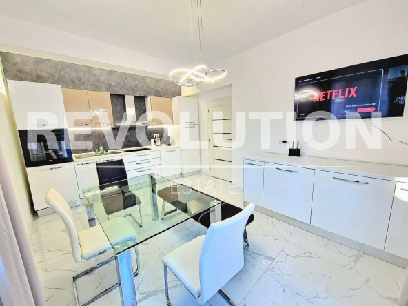 Дава се под наем Четиристаен апартамент в Варна, Общината - 100 кв.м за 1000 € - Снимка #1