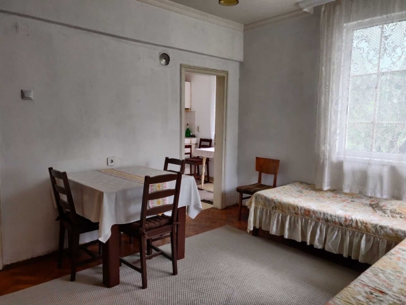 Дава се под наем Четиристаен апартамент в Шумен, Херсон - 80 кв.м за 275.4 € - Снимка #1