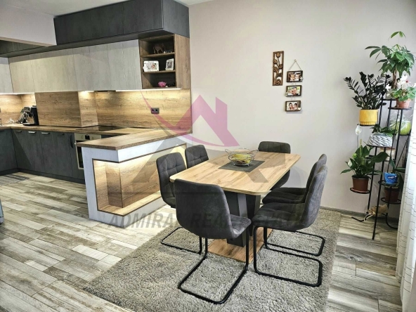 Дава се под наем Тристаен апартамент в Варна, Гръцка махала - 85 кв.м за 1000 € - Снимка #1