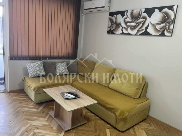 Дава се под наем Тристаен апартамент в Велико Търново, Център - 75 кв.м за 409 € - Снимка #1