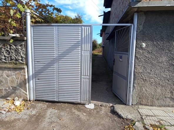 Парцел в с. Николаево, Област Сливен - 560 кв.м за 11 €/кв.м - Снимка #1