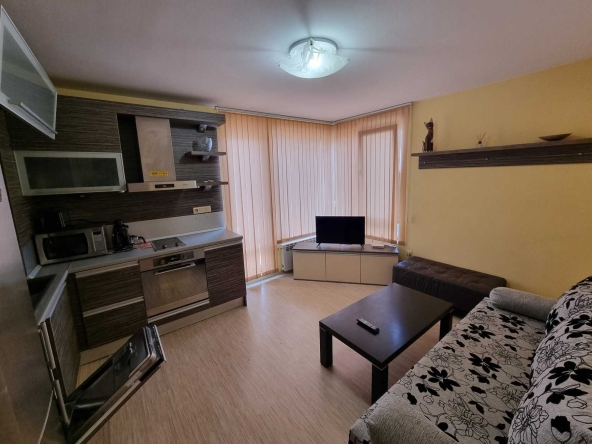 Дава се под наем Двустаен апартамент в Варна, Цветен квартал - 50 кв.м за 498.27 € - Снимка #1