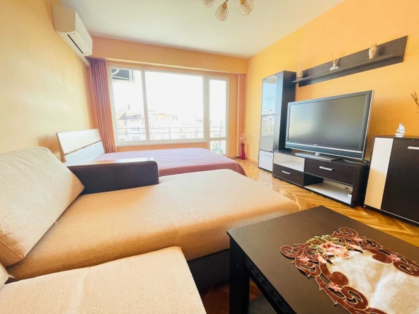 Дава се под наем Двустаен апартамент в Варна, Цветен квартал - 60 кв.м за 448.8 € - Снимка #1