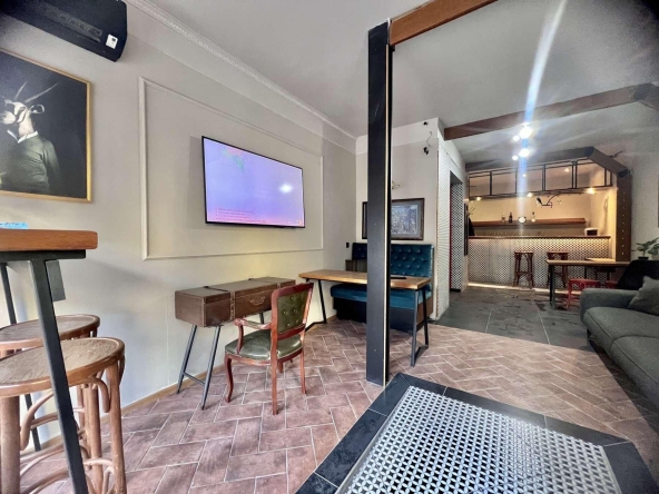 Дава се под наем Едностаен апартамент в Варна, Център - 31 кв.м за 381.99 € - Снимка #1