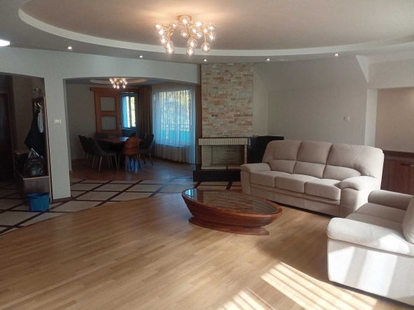 Дава се под наем Мезонет в Пловдив, Център - 270 кв.м за 1495.83 € - Снимка #1