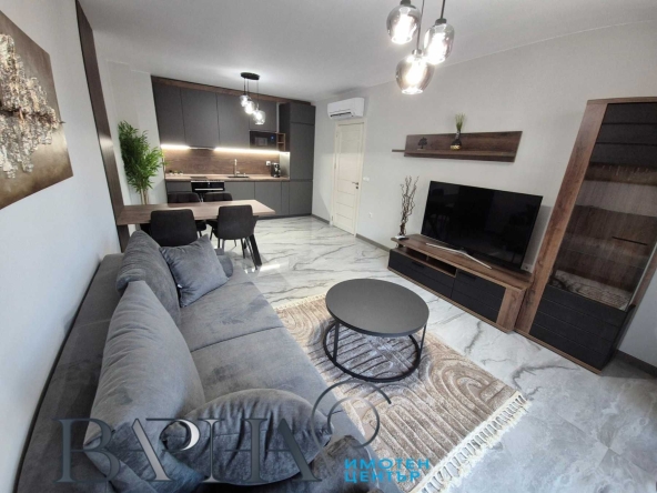 Дава се под наем Двустаен апартамент в Варна, Възраждане 1 - 75 кв.м за 757.86 € - Снимка #1