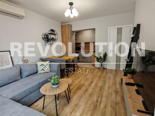 Дава се под наем Двустаен апартамент в Варна, Център - 60 кв.м за 718.08 € - Снимка #1