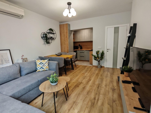 Дава се под наем Двустаен апартамент в Варна, Център - 85 кв.м за 718.08 € - Снимка #1