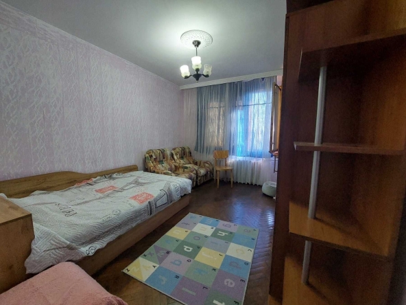 Дава се под наем Тристаен апартамент в Плевен, Широк център - 65 кв.м за 298.86 € - Снимка #1