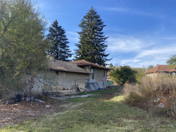 Къща в с. Балкански, Област Разград - 300 кв.м за 170 €/кв.м - Снимка #1