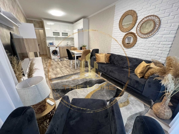 Дава се под наем Тристаен апартамент в Варна, Център - 80 кв.м за 675 € - Снимка #1