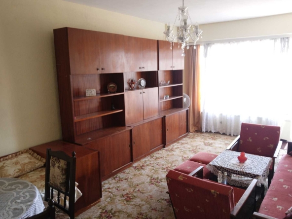 Дава се под наем Тристаен апартамент в Варна, Базар Левски - 65 кв.м за 373.83 € - Снимка #1